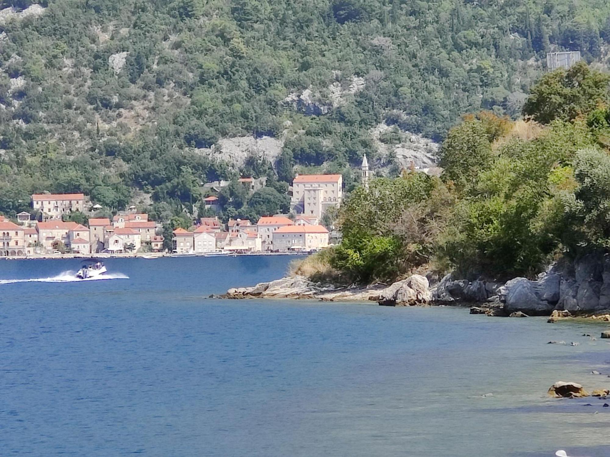 Miro Guesthouse Tivat Exteriör bild