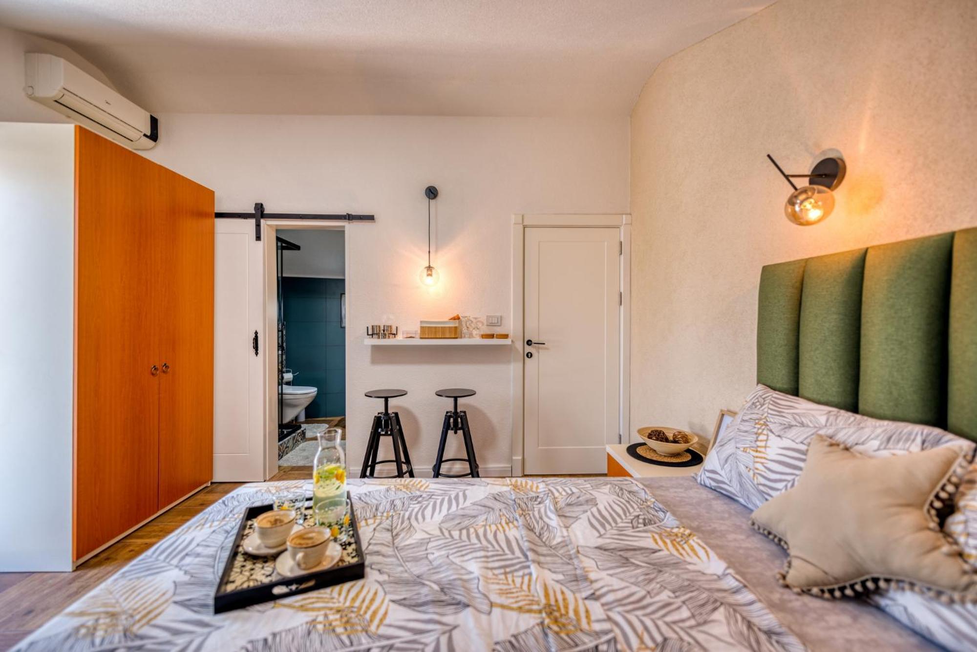 Miro Guesthouse Tivat Rum bild
