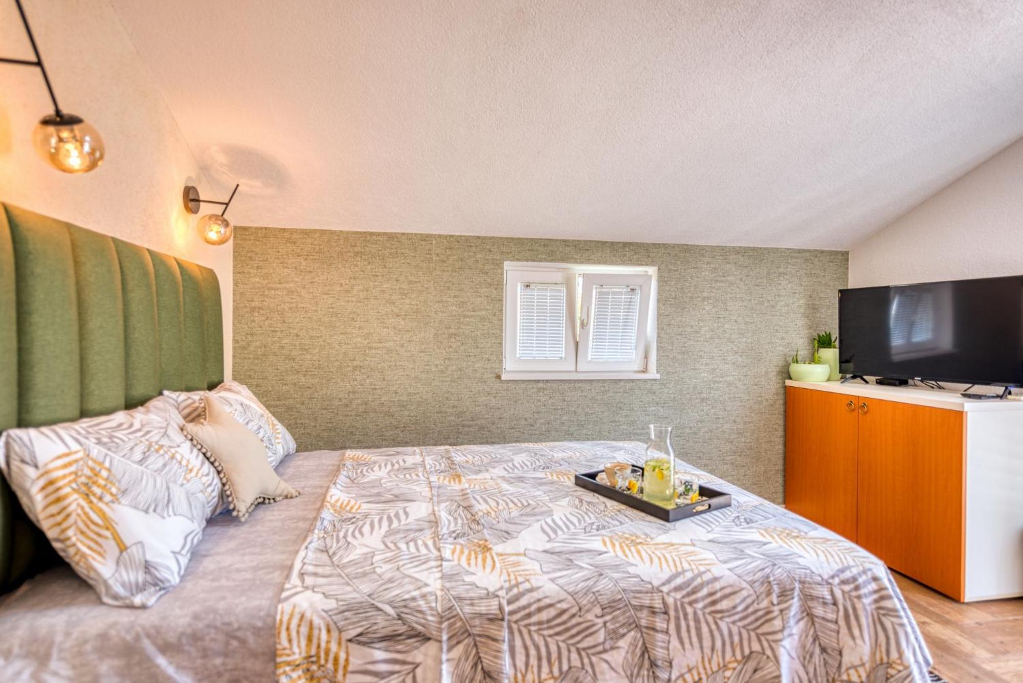 Miro Guesthouse Tivat Rum bild