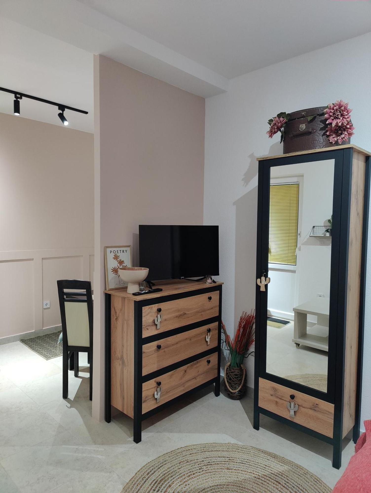 Miro Guesthouse Tivat Exteriör bild