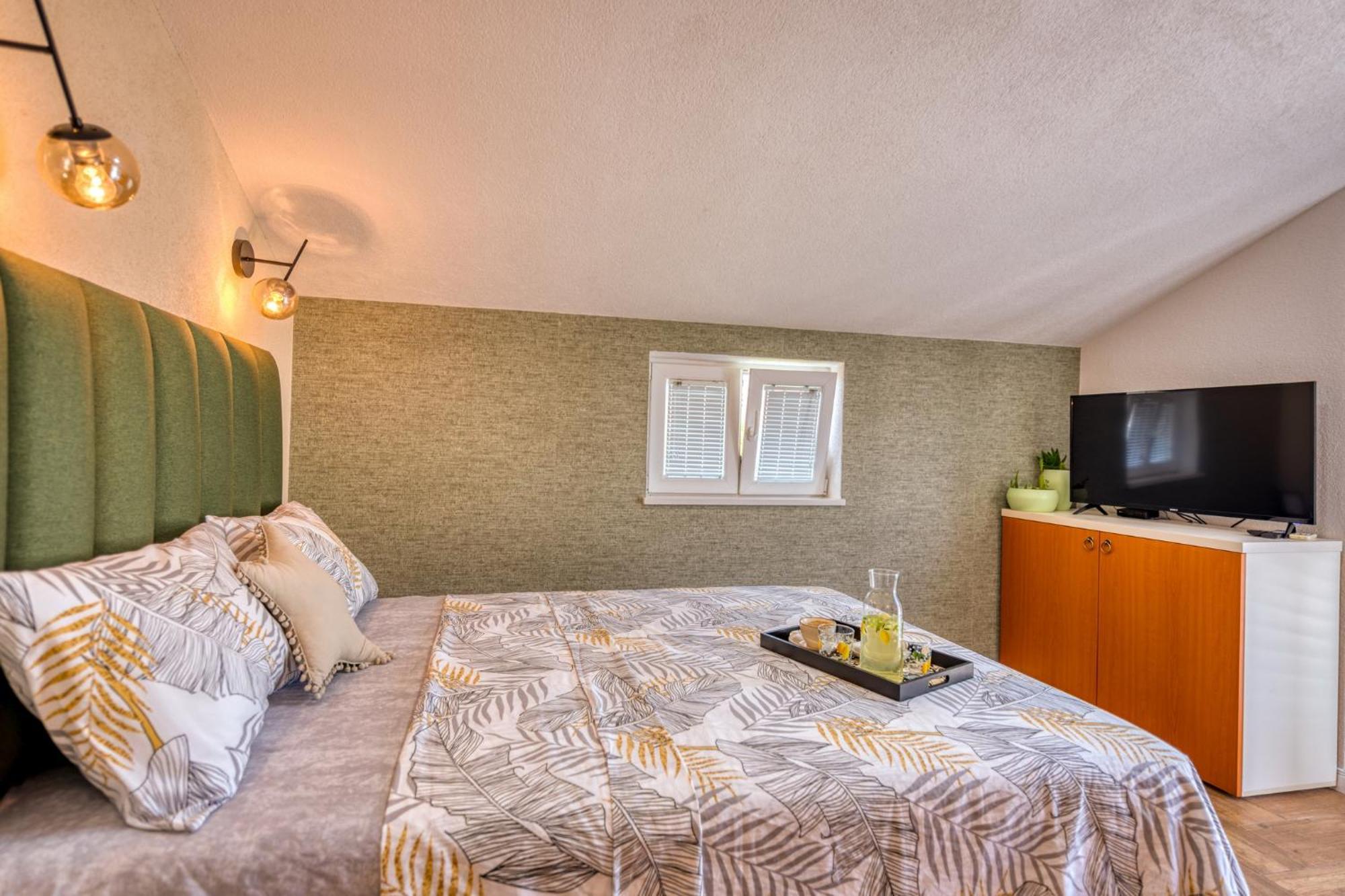 Miro Guesthouse Tivat Rum bild