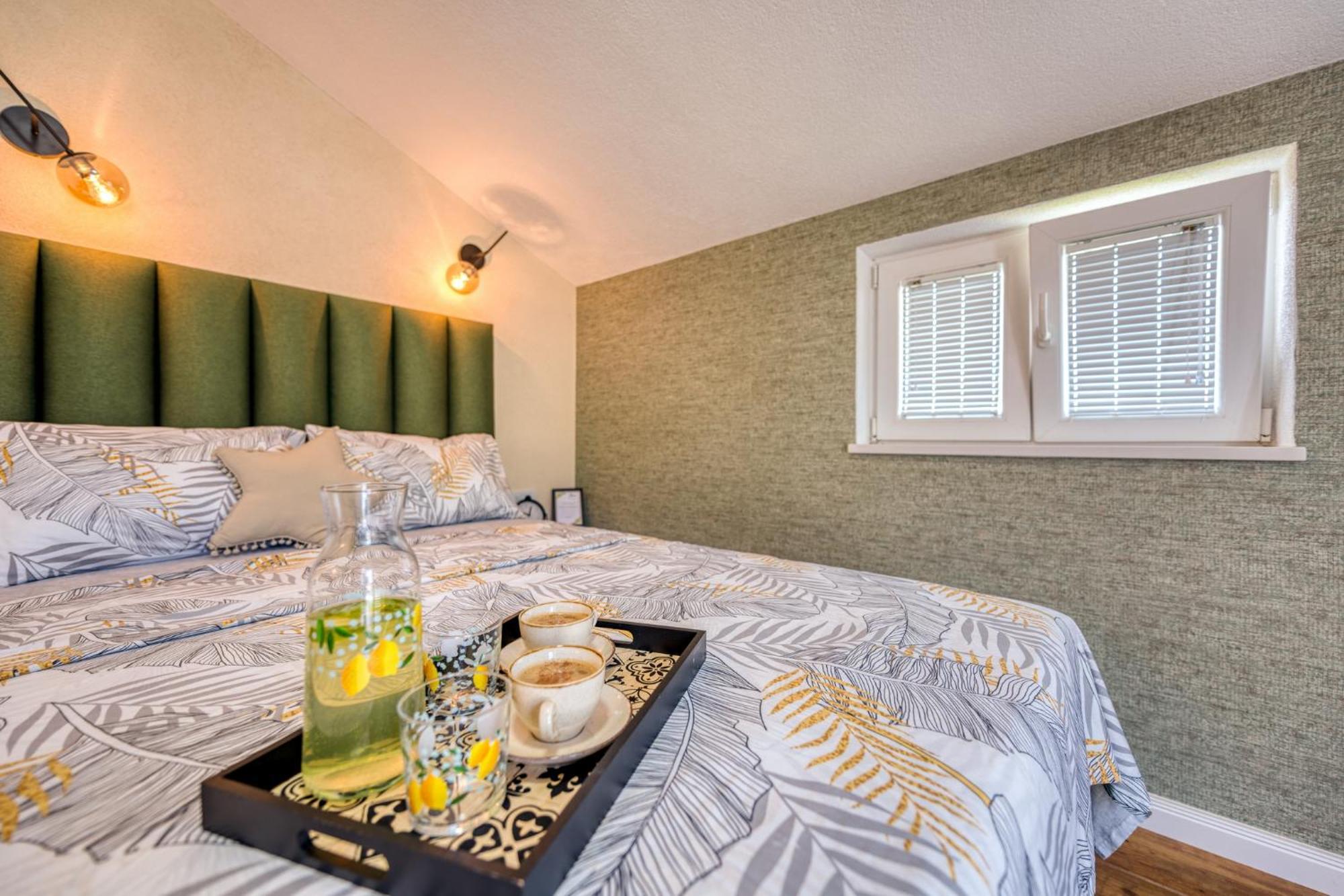 Miro Guesthouse Tivat Rum bild