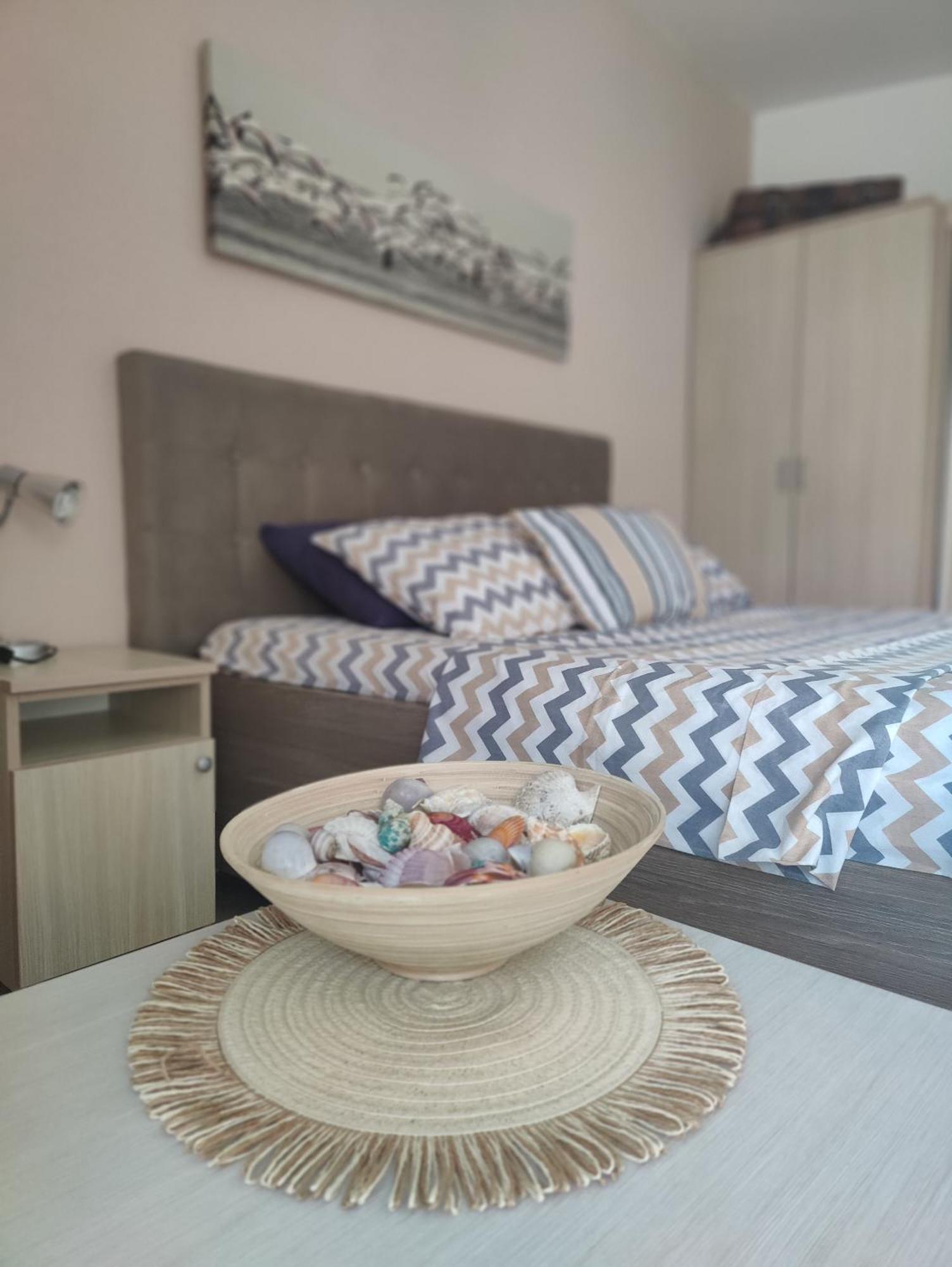 Miro Guesthouse Tivat Exteriör bild